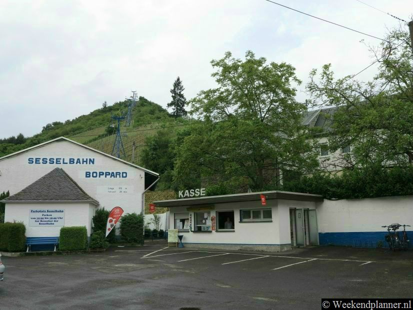 Met deze kabelbaan kunt u vanuit Boppard de berg Gedeonseck op. Boven is het uitzichtspunt Vierseenblick met een restaurant waar u een prachtig uitzicht op de Rijn heeft. Je kunt er wandelen en fietsen. Tip: Leuke plaatsen aan de Duitse Rijn.
