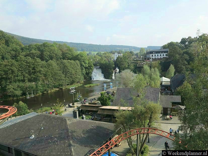 Naast de twee watervallen van Coo ligt een pretpark aan de rivier, Plopsa Coo. Vanuit diverse attracties in het pretpark heb je een mooi uitzicht op de rivier en de watervallen.Tip: De attracties in Coo.