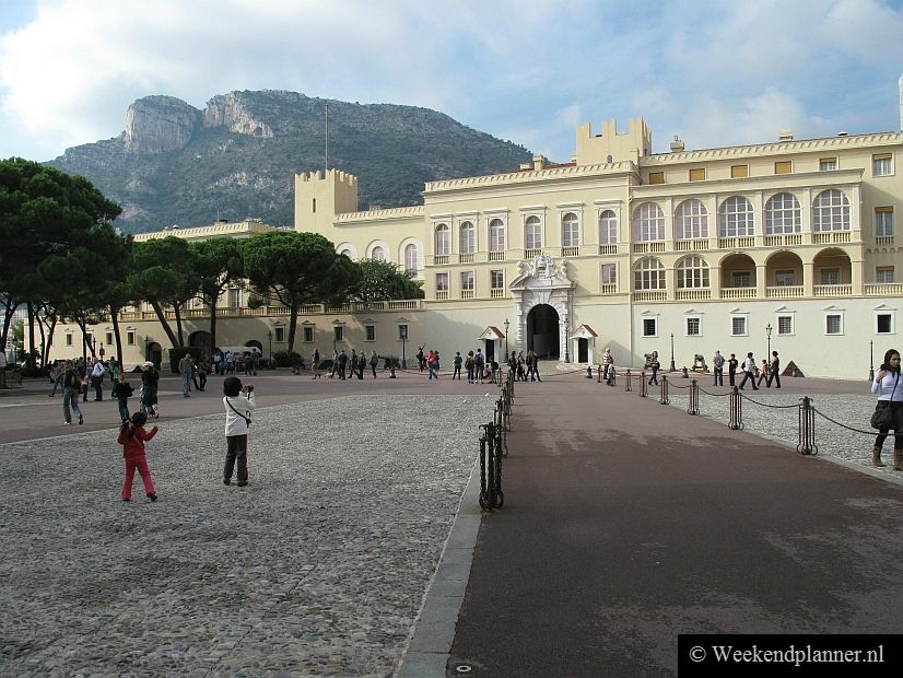 Dit is het paleis van de koninklijke familie van Monaco in Monaco-Ville.Foto's van Monaco-Ville.