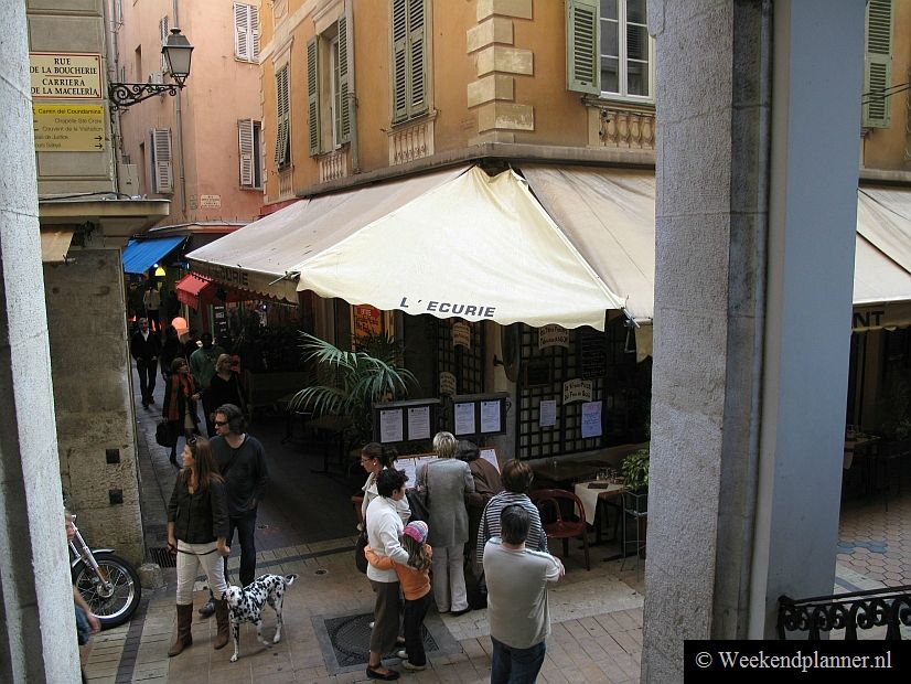 Het mooiste gedeelte van Vieux Nice is bijna volledig autovrij. Het is niet groot dus alles is lopend gemakkelijk te bereiken.Meer foto's van de binnenstad van Nice.