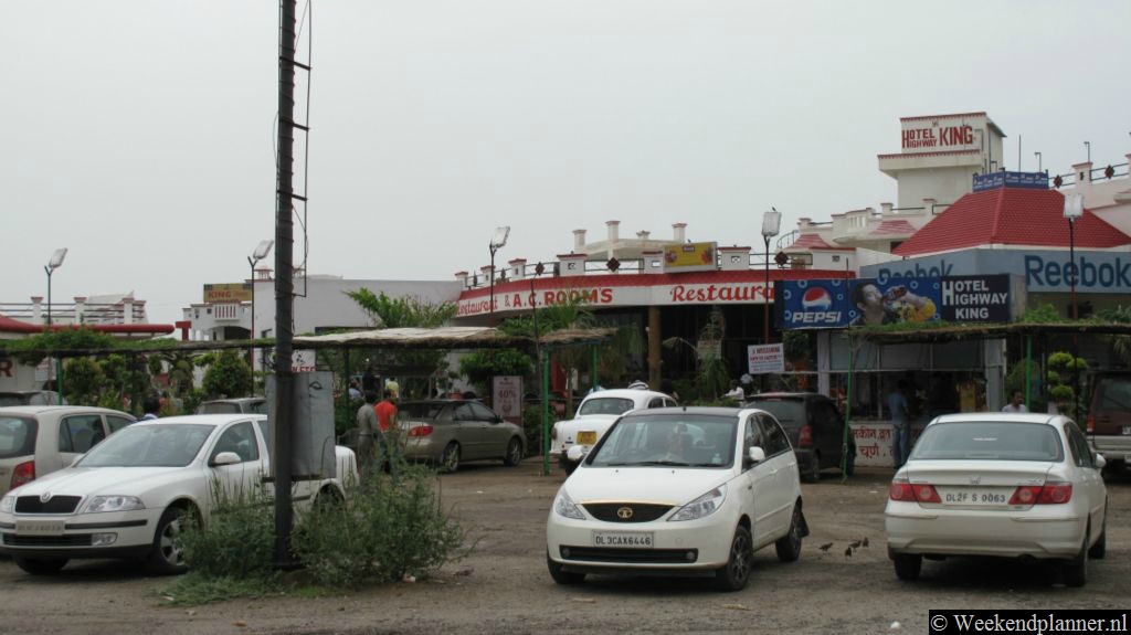 Het Hotel Highway King ligt bij Jaipur aan de tolweg NH 8 Delhi Jaipur Highway.
