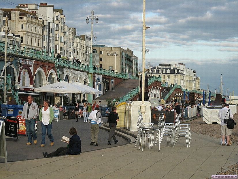 Inmiddels heeft Brighton die luxueuze status niet meer maar langs de promenade staan nog steeds de grote Victoriaanse hotels van vroeger. Tip: Overnachten in Brighton.