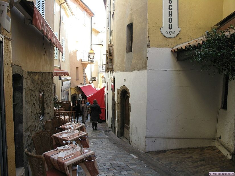 Het meest bekende straatje in Le Suquet is Rue St Aintoine. Het is een romantisch straatje met veel restaurants en eethuisjes.Tips: De attracties van Le Suquet.
