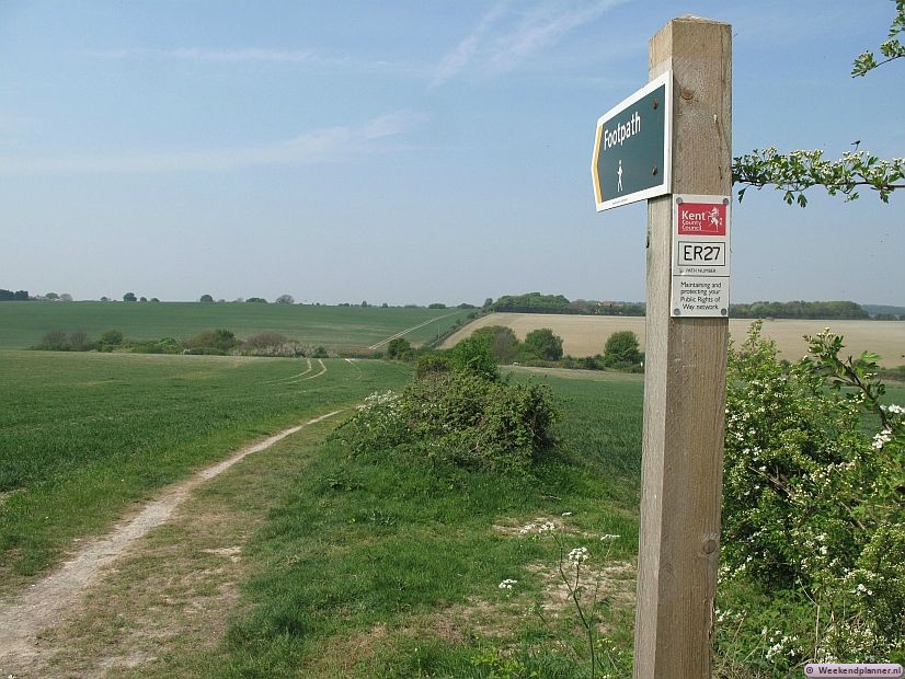 Vanuit het dorp St Margaret's-at-Cliffe lopen diverse wandelroutes door de velden. Tips: Wandelroutes langs de Engelse kust ..