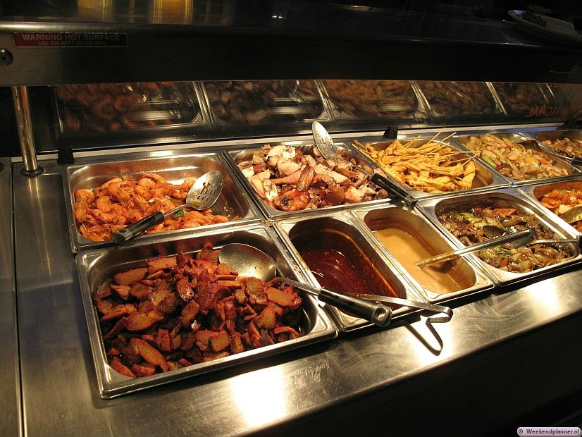 Het buffet van Kowloon is uitgebreid.  Waarschijnlijk moeten ze het hebben van het drinken dat je erbij neemt. Tips:  Lekker eten in Londen.
