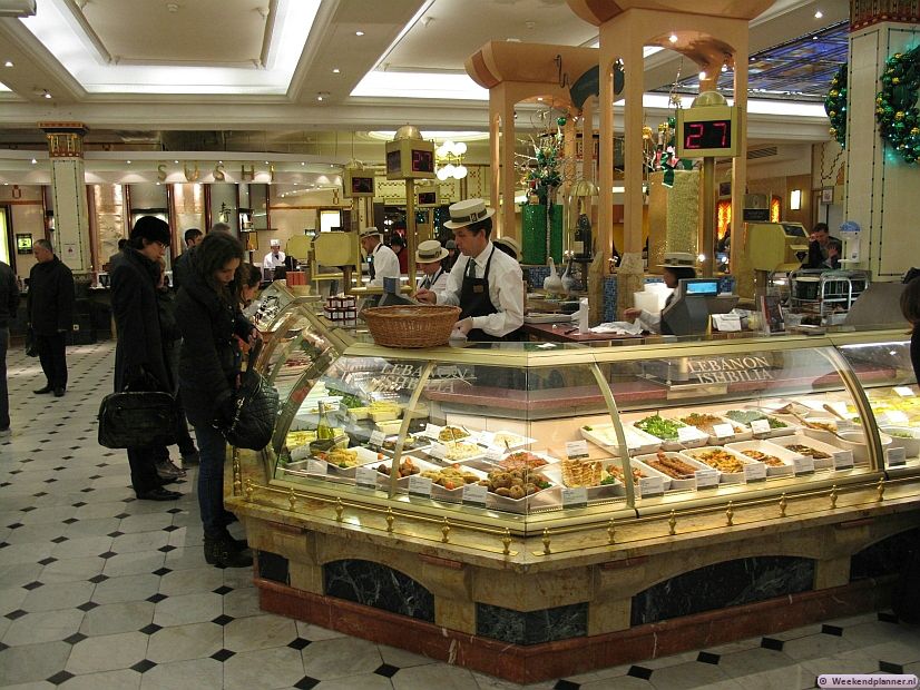 De oudste afdelingen zijn de afdeling met levensmiddelen.