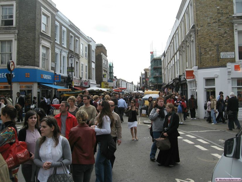 Portobello Road is een lange straat en de markt loopt in het weekend van de ene naar de andere zijde. Niet ieder deel van de markt is echter even interessant.  Tips: Een bezoek aan de Portobello Market.