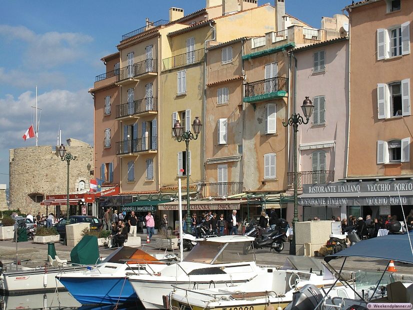De meest bekende plek van Saint-Tropez is ongetwijfeld de haven met zijn terrasjes en dure jachten. Tips: De attracties in de haven van Saint-Tropez.