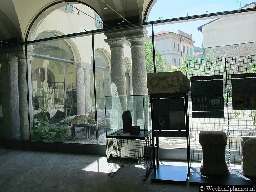 Het archeologisch museum in Como aan het plein Piazza Medaglie d'Oro Comasche. Tips: De attracties van Como.