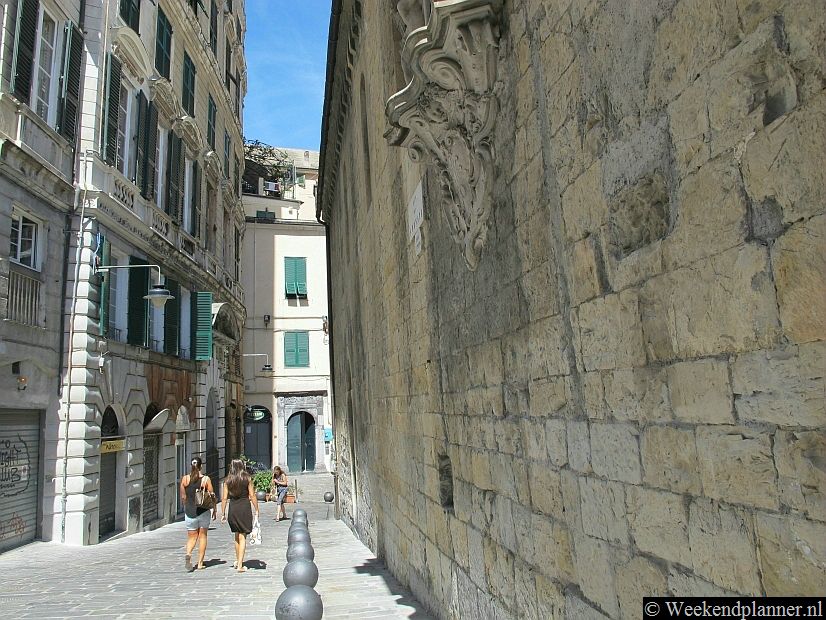 Het stratenplan en de stadsmuren van Centro Storico zijn middeleeuws maar de gebouwen zijn in de eeuwen daarna gebouwd of aangepast. Tips: Deze bezienswaardigheden in Genua moet je niet missen.