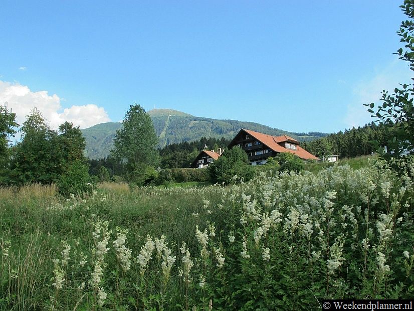 Igls ligt in een prachtige omgeving dus je kunt er in de zomer wandelen, hiken en fietsen..Tips: Hiken in de buurt van Igls en Innsbruck..