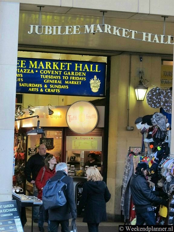 De Jubilee Market Hall met de openingstijden.Vlakbij Covent Garden liggen een aantal leuke winkelstraten, de Seven Dials.Tip: Foto's van een bezoek aan de winkelstraten de Seven Dials..