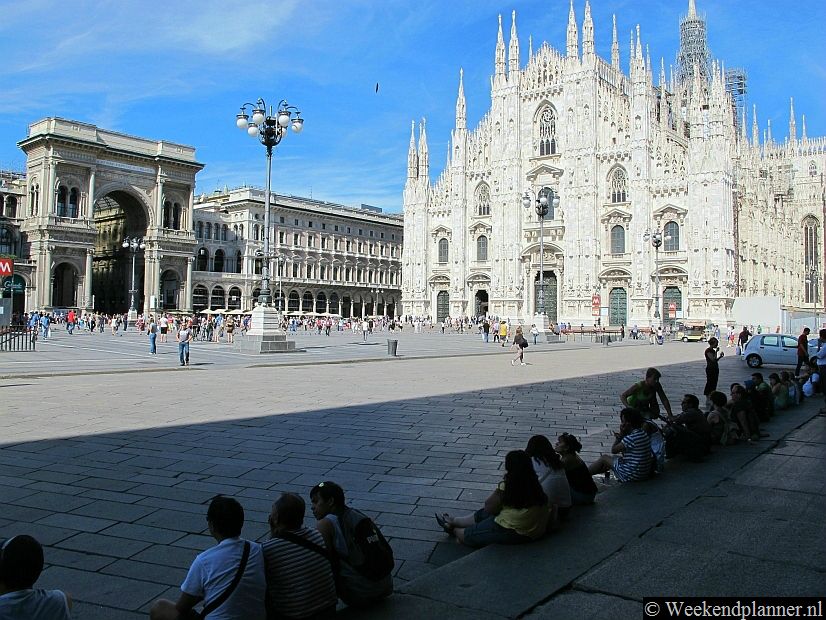 Het Piazza del Duomo is met de vele bezienswaardigheden aan het plein één van de belangrijkste toeristische attracties van Milaan.Foto's van attracties in de buurt van de Piazza del Duomo.