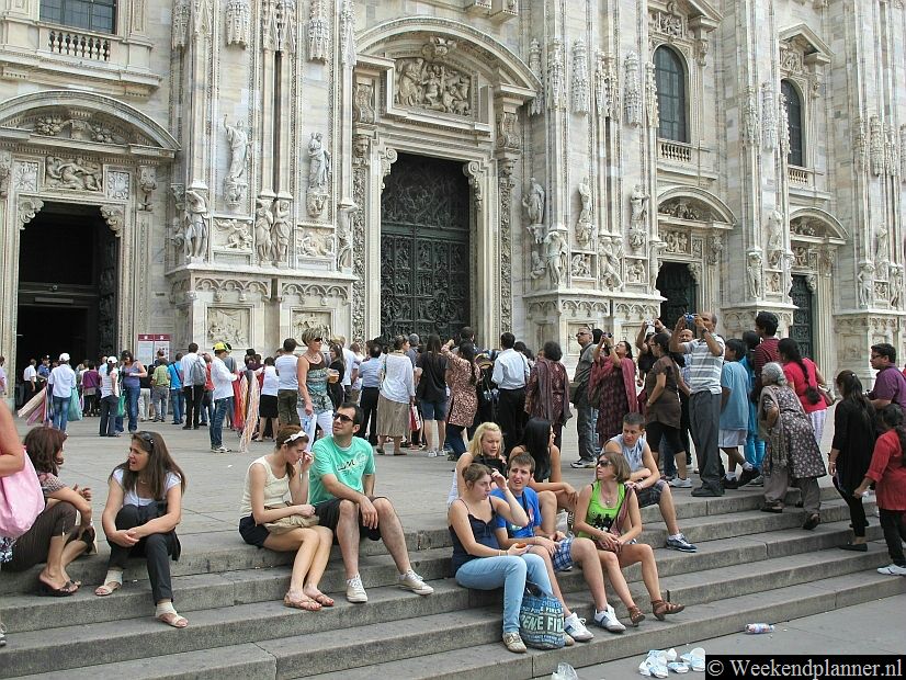De toegang tot de Duomo op de Piazza del Duomo is gratis maar je moet wel langs de beveiliging. Als je de toren in wilt moet je wel betalen.