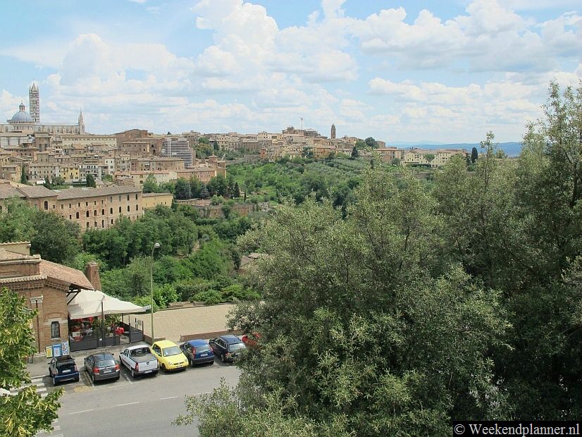 De middeleeuwse stad Siena ligt in een mooie streek. Foto's van een bezoek aan Chianti.