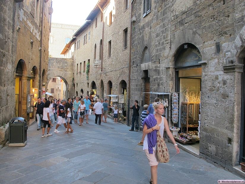 Sinds de pestepidemie van 1348 is er in San Gimignano weinig veranderd.  San Gimignano is één van de best bewaarde middeleeuwse stadjes van Toscane.Tips: Mooie plaatsen  in Toscane.