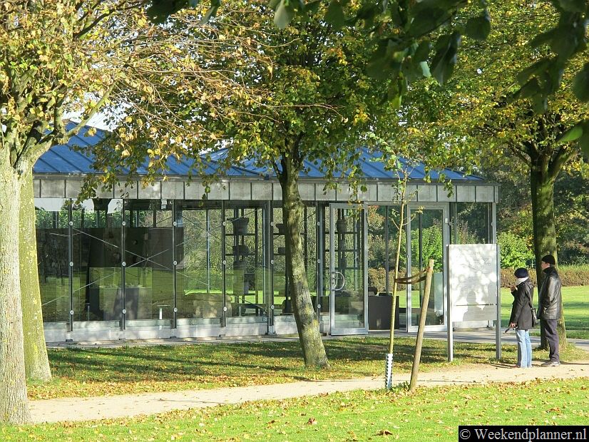 In het Archeologisch Park werken archeologen. Je kunt ze aan het werk zien en de archeologische vondsten worden ter plekke tentoongesteld.