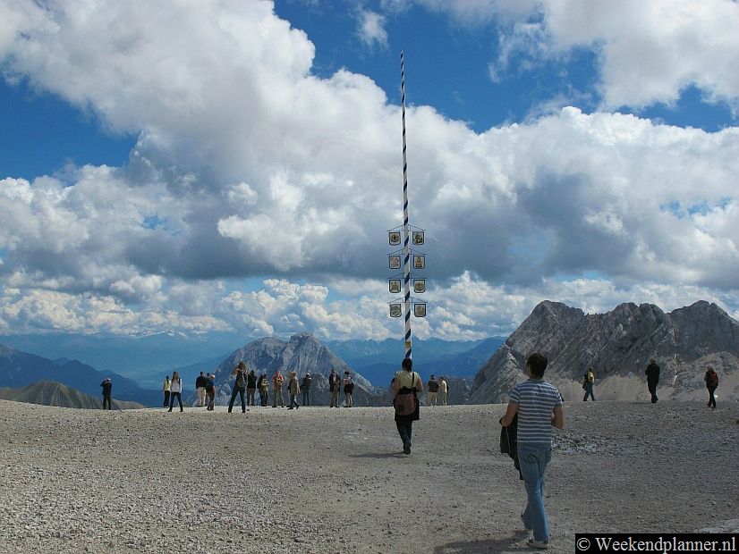 Vanaf de Zugspitzplatt  heb je een prachtig uitzicht over de omliggende bergen.Tip: Een bezoek de top van de Zugspitze.