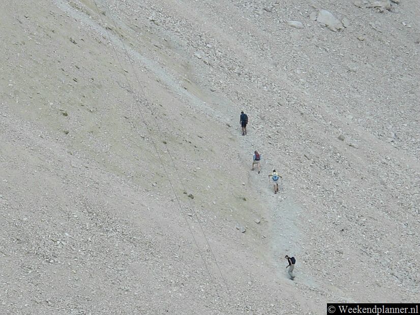 Je kunt vanaf de Zugspitzplatt natuurlijk ook de bergen in lopen voor een bergwandeling maar je moet daarvoor wel ervaring en goede bergschoenen hebben.Tip: Een paklijst voor een trektocht door de bergen.