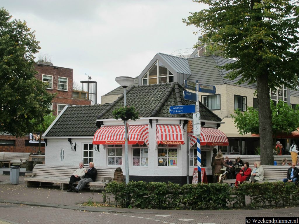 Deze ijssalon ligt bij het Plein in het centrum van Bergen. Na een dagje fietsen of wandelen is het hier goed ijs eten. Tip: Wandelen en fietsen  in de omgeving van Bergen.