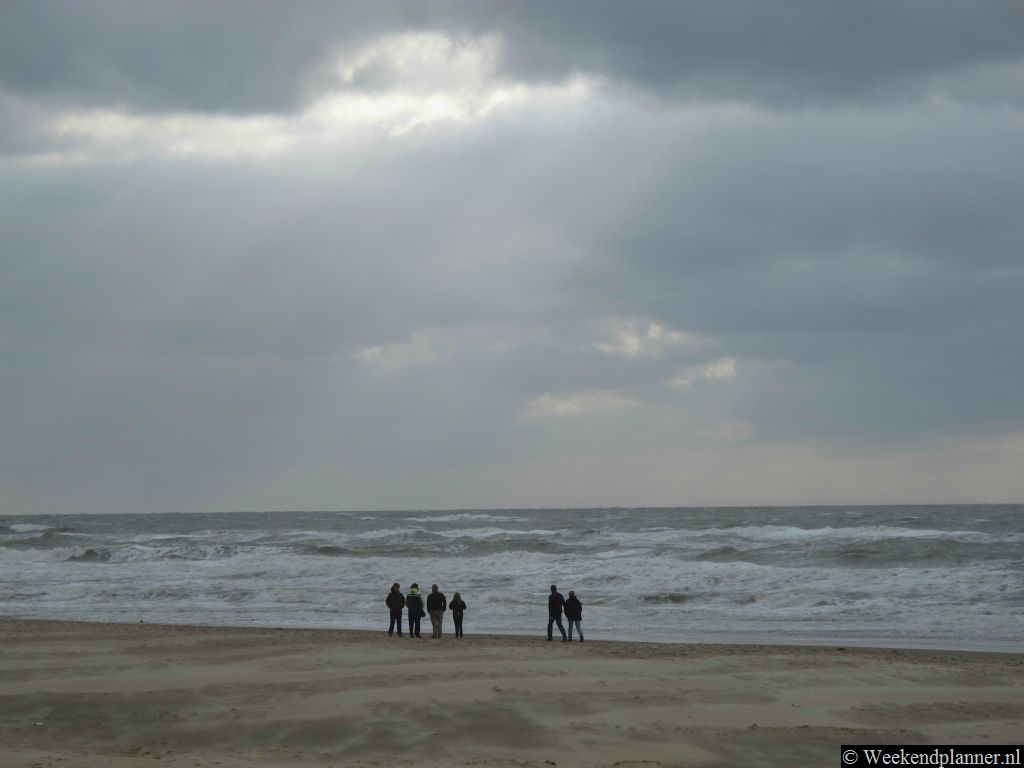 Het strand van Bergen ligt bij Bergen aan Zee, ongeveer 5 km van het plaatsje Bergen.  Tips: Een weekend in Bergen aan Zee.