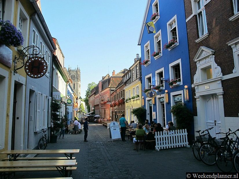 In de wijk Kuhviertel, aan de rand van het historische centrum, zijn smalle straten met leuke restaurants en gezellige cafés.Tips: De attracties van Münster.