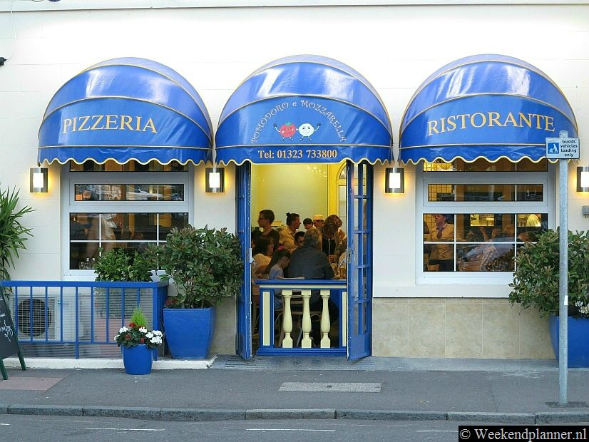 In Eastbourne vind je veel betaalbare restaurants een eethuizen in Carlisle Road,  Cornfield Terrace (foto) en Cornfield Road. Tip: In de jachthaven van Eastbourne zijn veel leuke restaurants aan het water.Tips: De restaurants van Eastbourne.