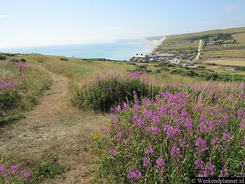 Je kunt van de Seven Sisters naar de krijtrotsen van Beachy Head en naar de badplaats Eastbourne lopen. Dit pad maakt deel uit van van het langeafstandspad de South Downs Way.Tip: Het langeafstandspad de South Downs Way.