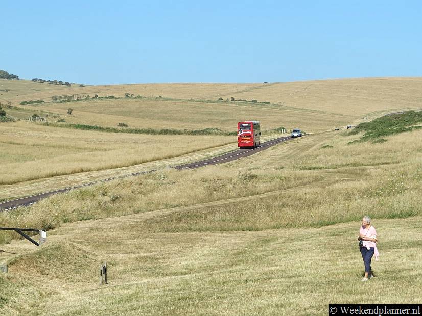 De lijnbus tussen Brighton en Eastbourne stopt bij Birling Gap. Daarna rijdt de bus verder over Beachy Head Road naar Beachy Head en Eastbourne.Foto's van een bezoek aan Beachy Head.