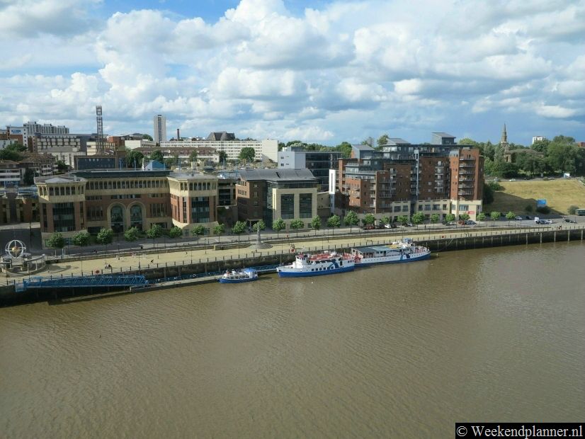 In Newcastle loopt het Hadrian's Wall Path langs de rivier de Tyne. Oorspronkelijk liep de muur ook door het centrum van Newcastle maar de muur is grotendeels verdwenen. Het pad volgt dus de rivier. Iets buiten de stad loop je weer langs de oude muur.Foto's van een bezoek aan Newcastle.
