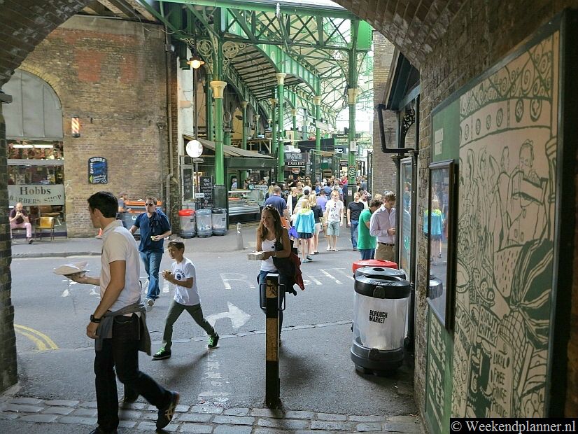 Op woensdag, donderdag, vrijdag en zaterdag ben je ook als particulier op de markt welkom. De pittoreske markt ligt naast station London Bridge en Southwark Cathedral.Tip: De markten van Londen.
