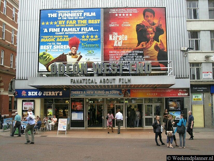 Op Leicester Square zelf is geen theater maar er zijn wel drie grote bioscopen.Tip: De bioscopen van Leicester Square.