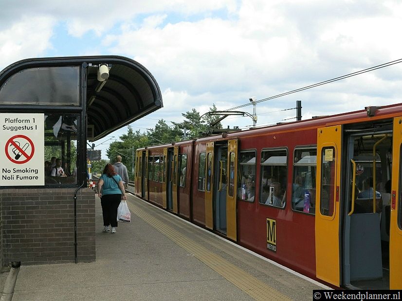 Het metrostation van Wallend is vanuit het centrum van Newcastle gemakkelijk te bereiken. De reis vanaf station Monument in Newcastle duurt ongeveer 15 minuten.Foto's van de  omgeving van Newcastle.