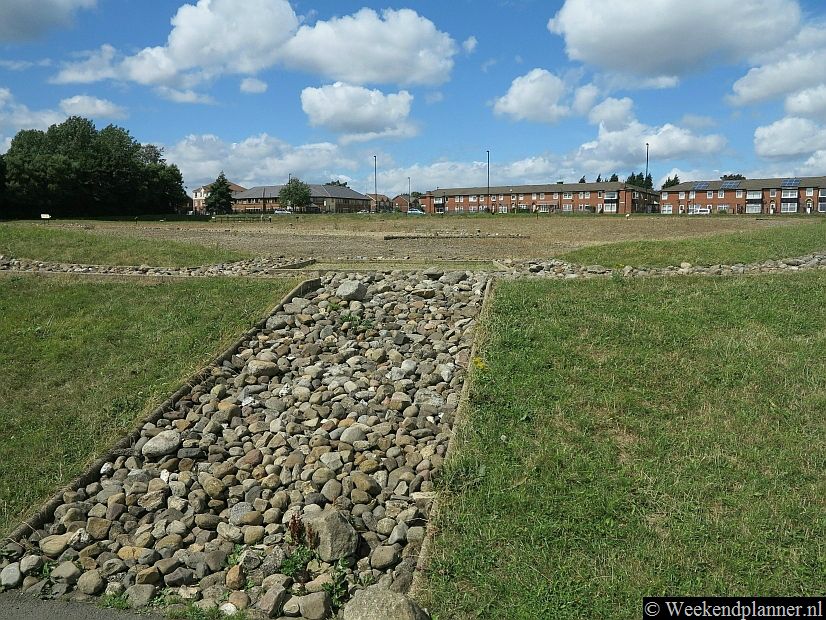 Op de plaats van het Romeinse Fort in Wallsend zie je de contouren van het voormalige fort.Foto's van een bezoek aan Hadrian's Wall.