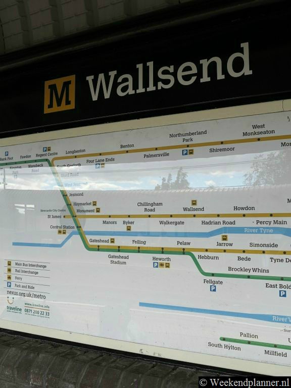 Als je met de metro vanuit Newcastle naar het bezoekerscentrum van Hadrian's Wall wilt reizen moet je uitstappen in het plaatsje Wallsend en niet bij station Hadrian's Road.Foto's van de  omgeving van Newcastle.