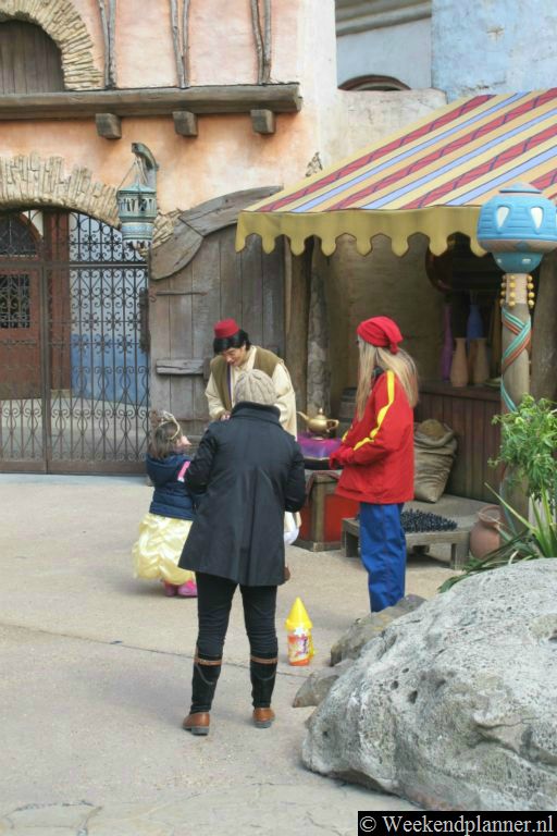 Bij de attractie Le Passage Enchanté d’Aladdin staat zelden een rij.Foto's van een bezoek aan Disneyland Parijs.