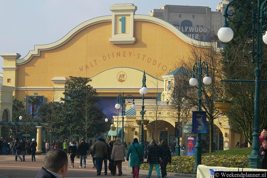 Naast het Disneyland Park kun je ook het themapark Walt Disney Studios Park bezoeken. In het Walt Disney Studios Park  draait het om stunts en speciale effecten. Voor het Walt Disney Studios Park heb je wel een apart kaartje nodig. Tips: Disneyland Parijs.