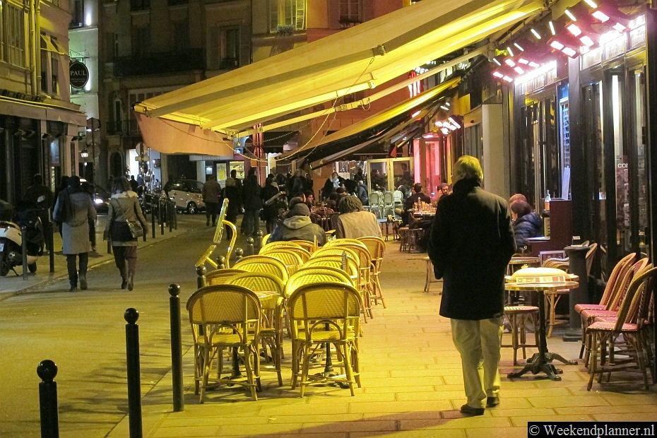 In de vele cafés en restaurants van St-Germain is het in de avond erg gezellig.Tips: Uitgaan in Parijs..