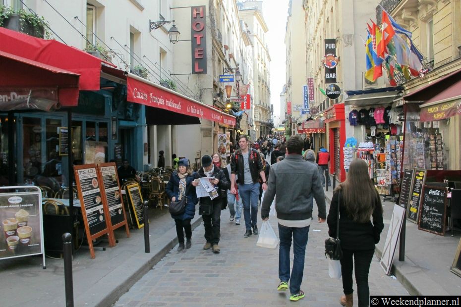 Quartier Latin wordt begrenst door de Seine, Boulevard Saint- Michel en Boulevard Saint-Germain.Tips: De attracties van Quartier Latin.