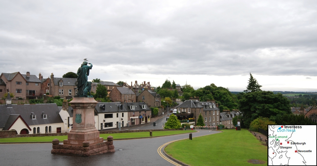 Inverness is een kleine stad maar als je de Highlands van Schotland wilt verkennen kom je er zeker langs. 