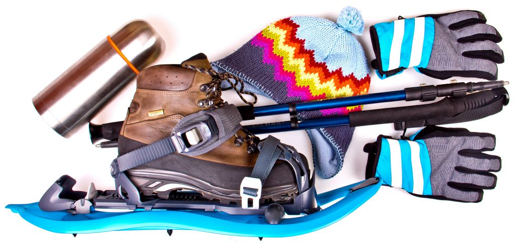 Dit is een uitrusting als je in de winter in de sneeuw wilt hiken. Om te voorkomen dat je te diep in de sneeuw zakt kun je sneeuwrackets onder je schoenen dragen. Natuurlijk kleed je je warm. Hou je hoofd en oren warm met een muts.