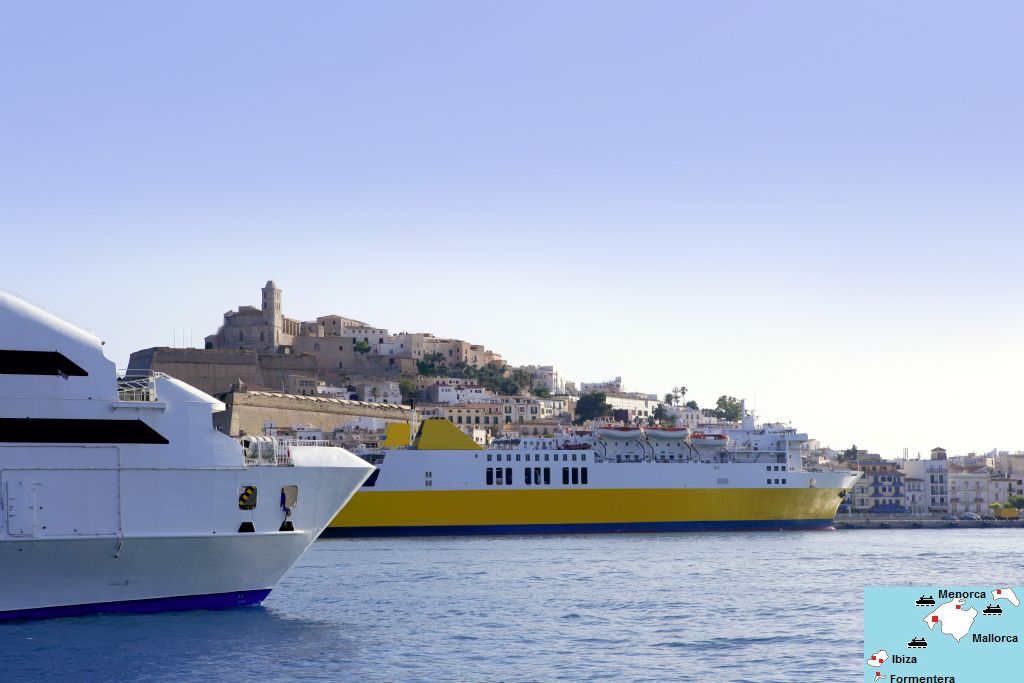 Op de heuvel in Ibiza Stad ligt het historische centrum van Ibiza Stad, Dalt Vila. Vanuit de haven van Ibiza Stad varen veerboten in minder dan een uur naar het nabijgelegen eiland Formentera. Ook varen er veerboten naar Mallorca, Valencia en Barcelona. Foto's van het nabijgelegen eiland Formentera.