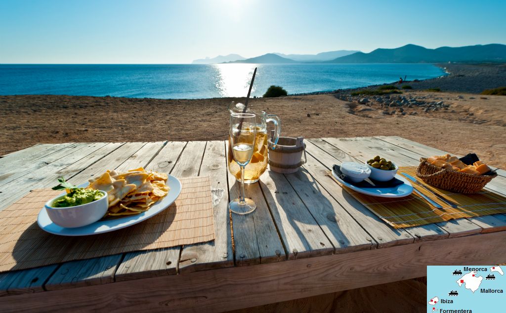 Iedere dag in een restaurant eten of op een terrasje zitten is duur. Je kunt ook je eten en drinken in de supermarkt kopen en gaan picknicken op het strand. Dat is goedkoper en leuker.Tip: Ga eens in de buurt picknicken.