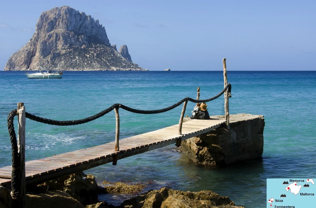 Het onbewoonde eilandje Es Vedra is door zijn vele verhalen en legendes een romantische bestemming. Er worden veel huwelijksaanzoeken gedaan.Tip: Vakantie op de Spaanse eilanden Balearen.