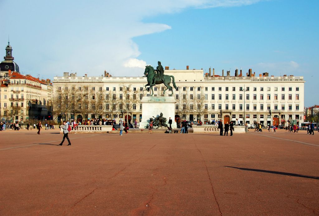 Bron: DreamstimeHet grote plein Place Bellecour ligt in arrondissement 1. Vanaf het plein zijn de bezienswaardigheden en de winkelstraten van Lyon gemakkelijk te bereiken.Tip: De attracties van Lyon.