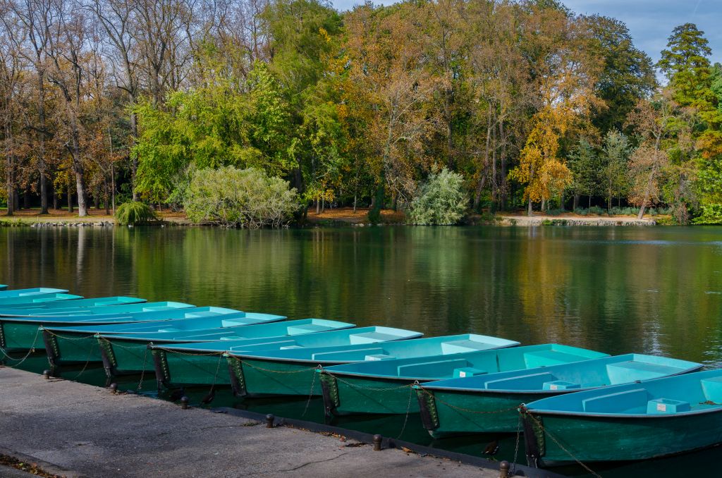 Bron: DreamstimeIn het park Parc de la Tête d'Or kun je in de zomer boten huren. Het is een mooi park met vier rozentuinen, een botanische tuin en een dierentuin.Tip: Ga eens schetsen of tekenen.