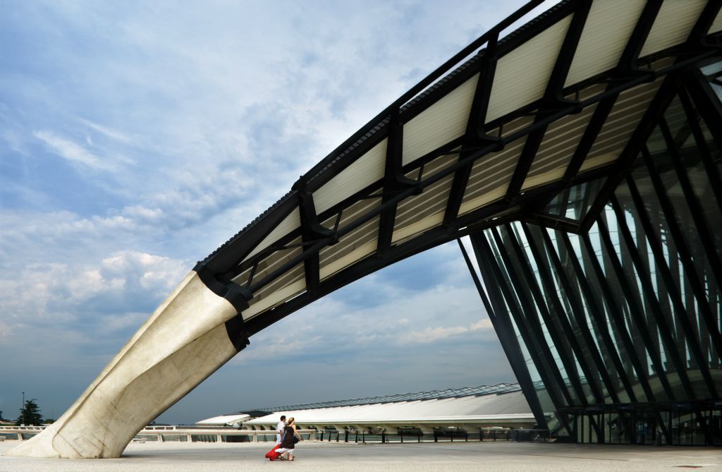 Bron: DreamstimeHet treinstation bij vliegveld van Lyon, Saint-Exupery Airport.Tip: Vervoer vanaf het vliegveld.