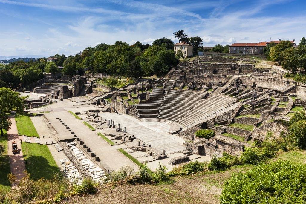 Bron: DreamstimeHet  Romeinse amfitheater in het 1ste arrondissement is bijna tweeduizend jaar oud. In het jaar 177 werden in Amphithéâtre des Trois Gaules Christenen voor de leeuwen gegooid.