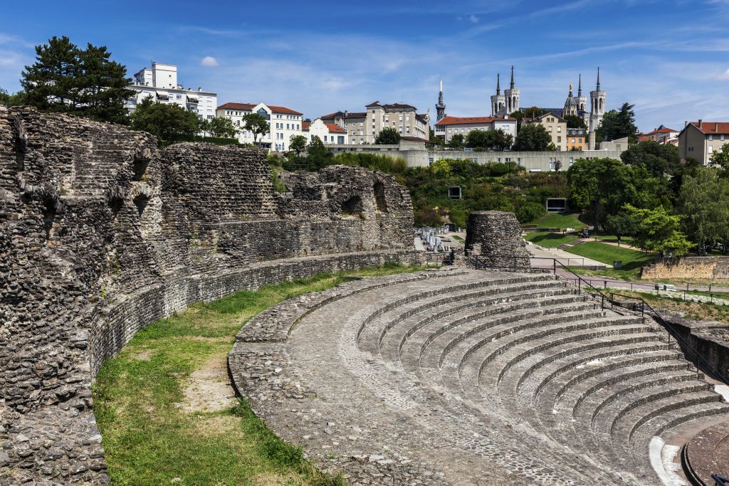 Bron: DreamstimeDeTomeinse ruïnes van het amfitheater, de Amphithéâtre des Trois Gaules.Adres:  Rue Lucien Sportisse. Metrostation: Croix Paquet.Tip: Ga eens schetsen of tekenen.